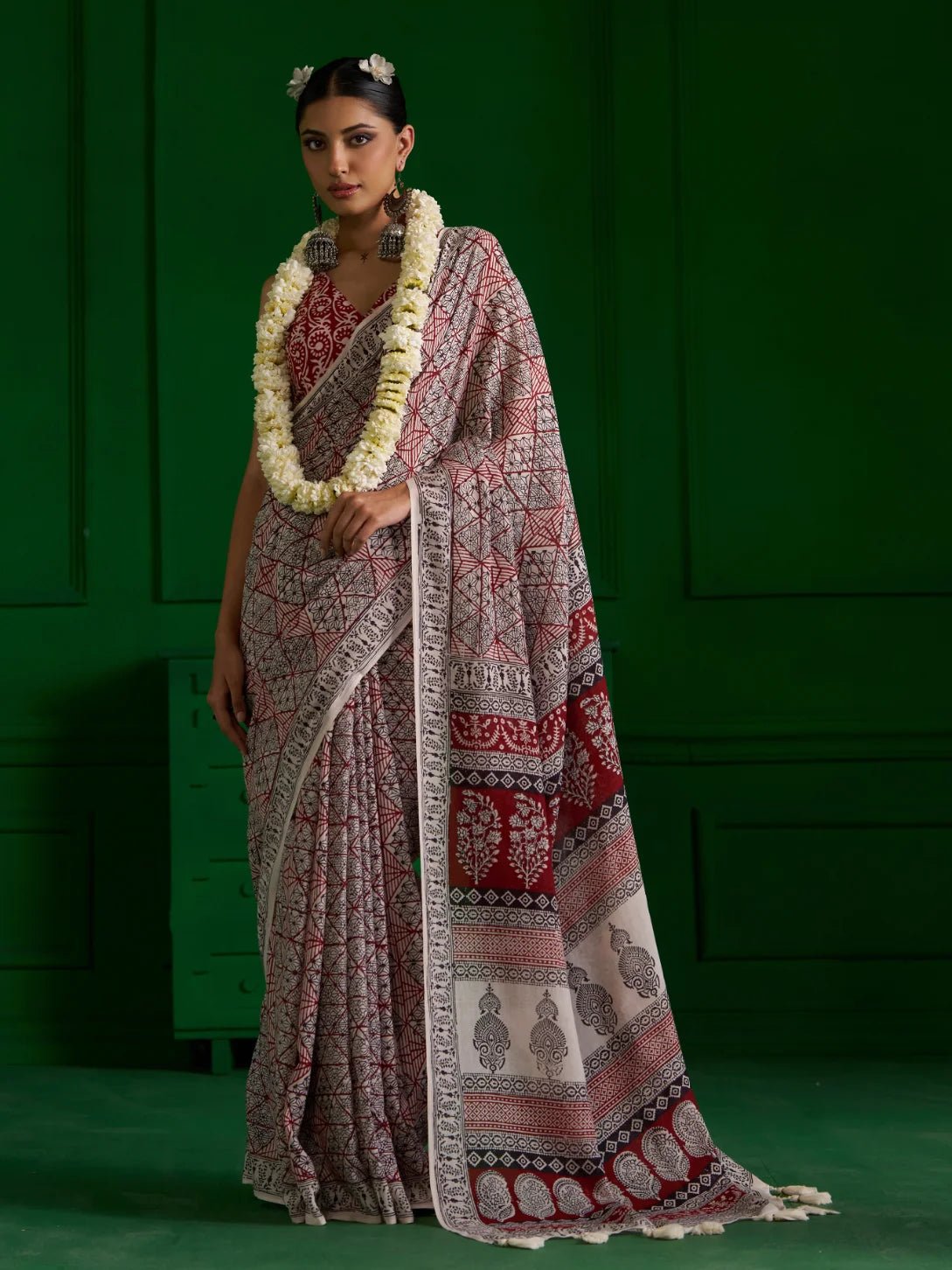 OFF WHITE & RED VISCOSE MUL MONOCHROME BAGH PRINT SAREE