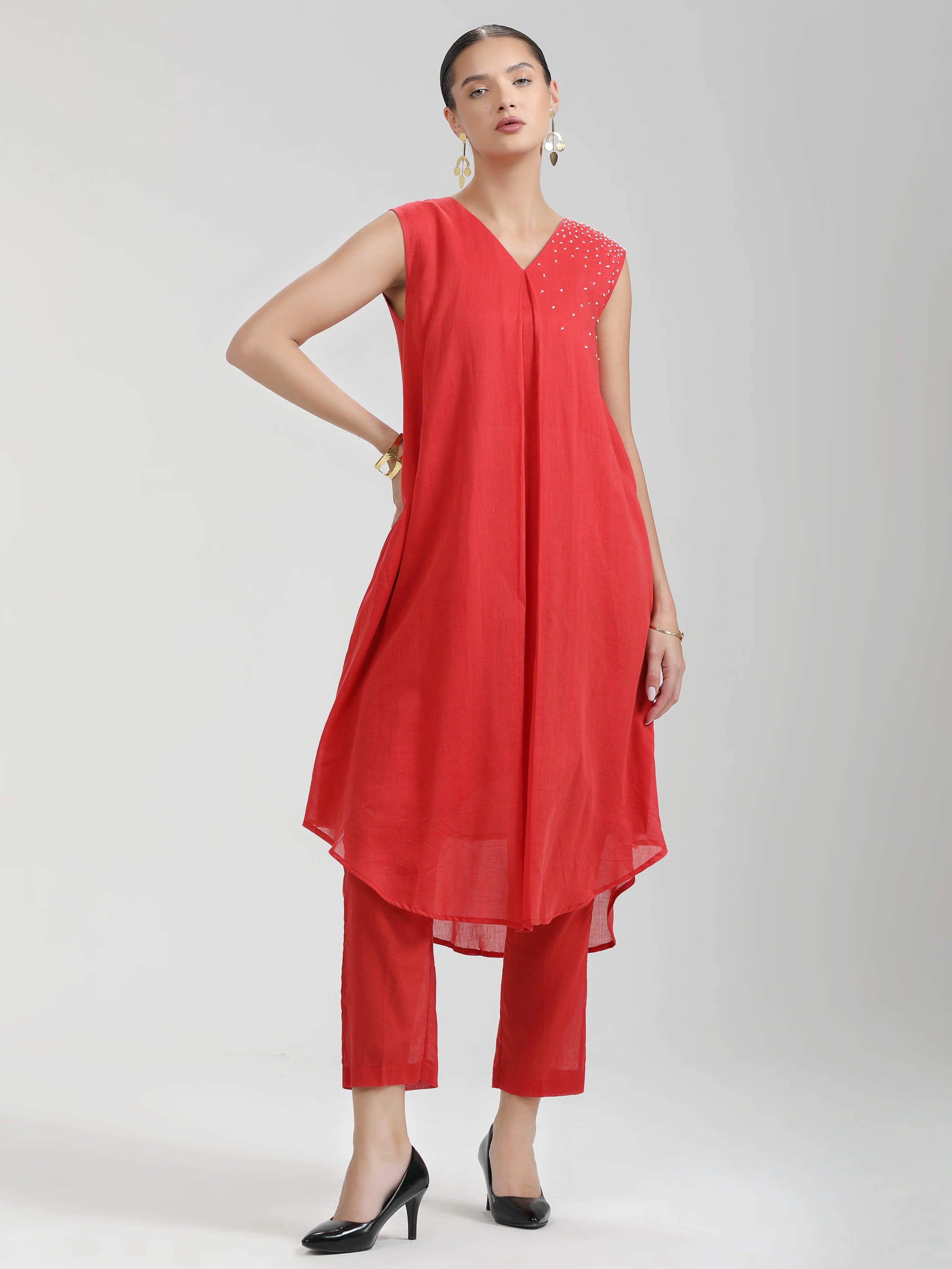 RED VISCOSE MUL HAND EMBROIDERD KURTA PANTS