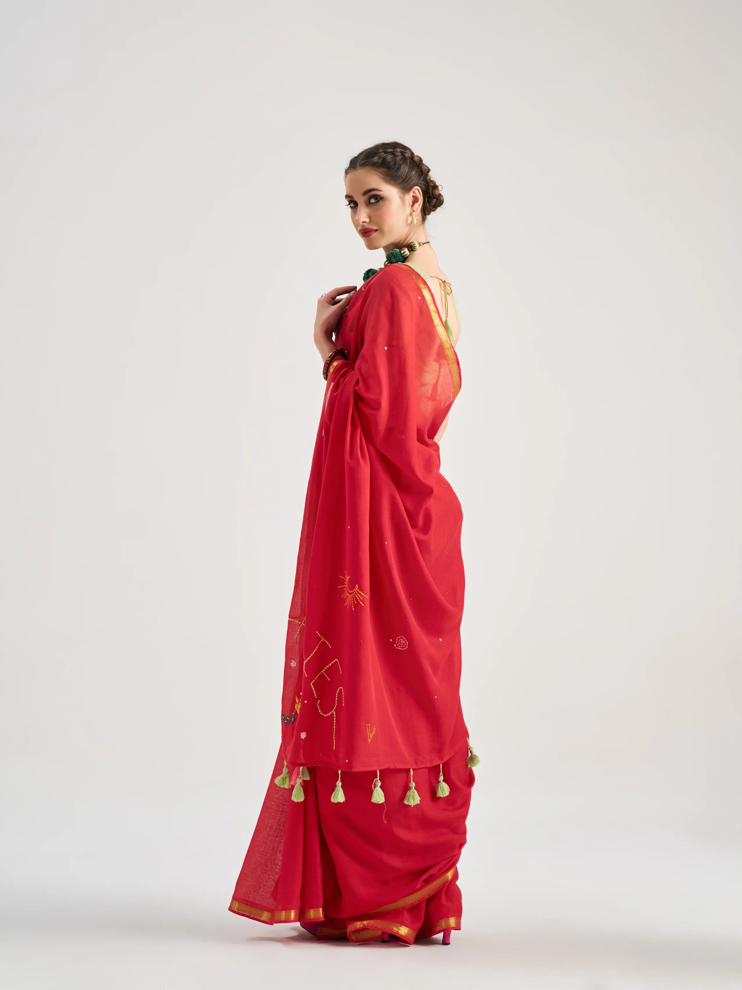 VISCOSE MUL ARIES HAND EMBROIDERED SAREE WITH BLOUSE