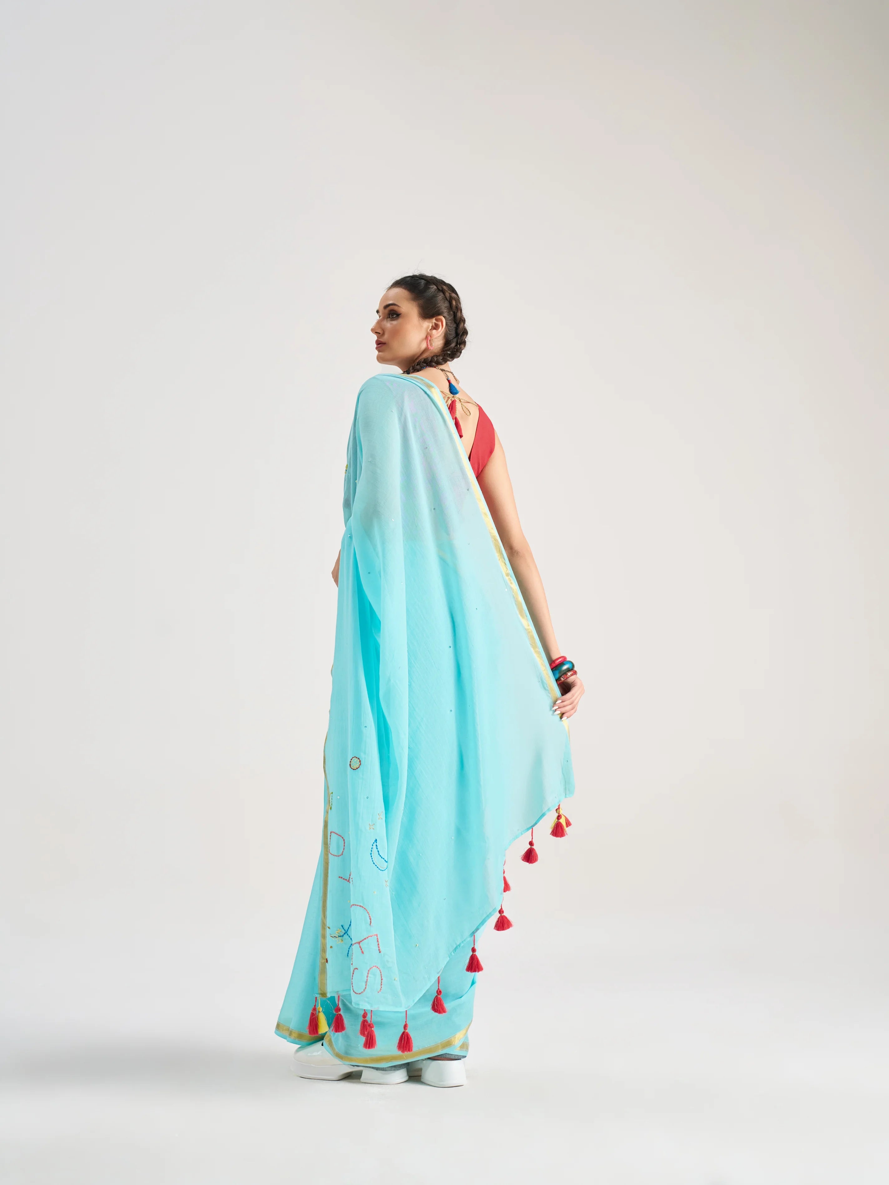 VISCOSE MUL PISCES HAND EMBROIDERED SAREE WITH BLOUSE