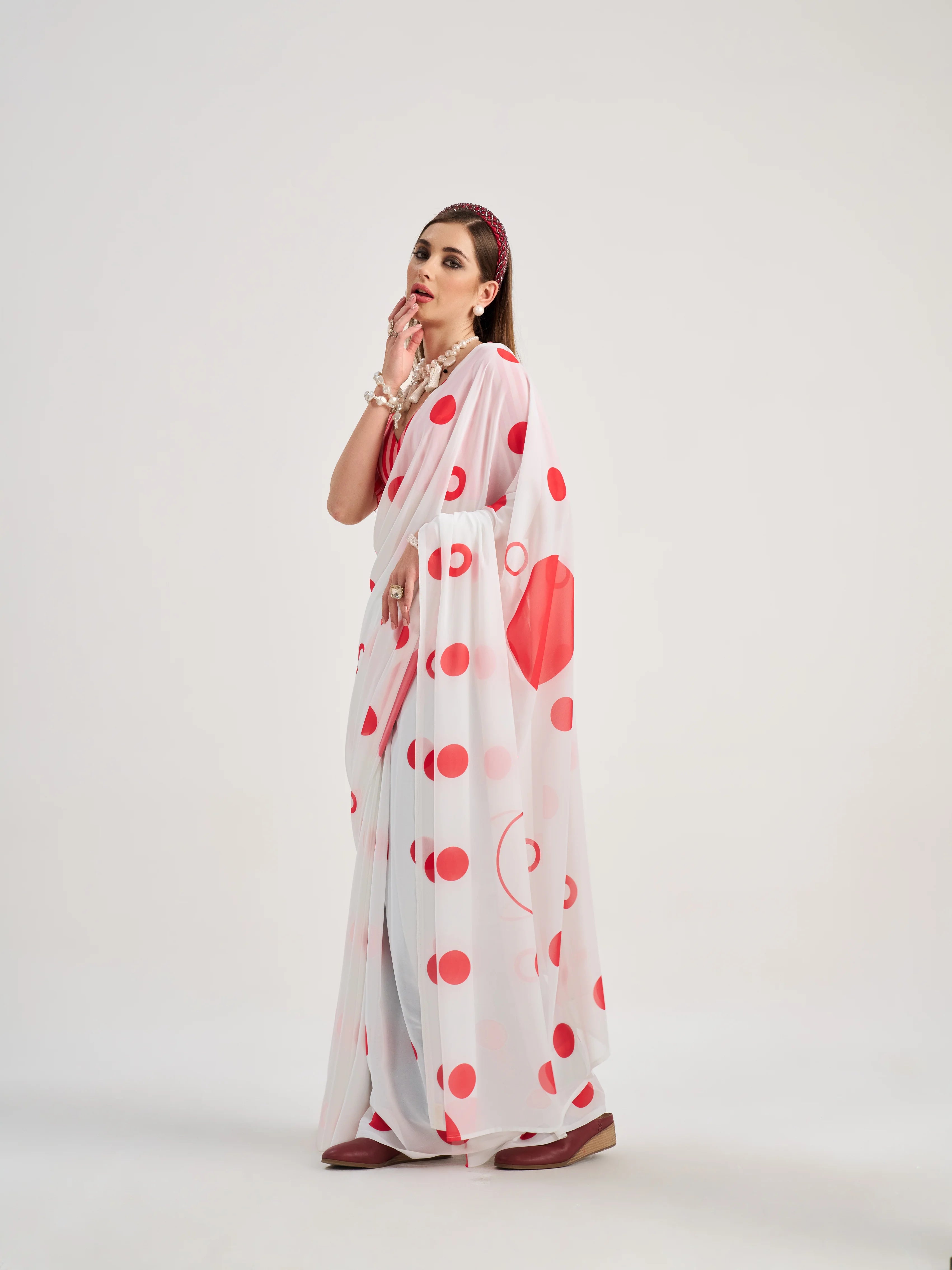 WHITE MONOCHROME DIGITAL PRINTED GEORGETTE SAREE