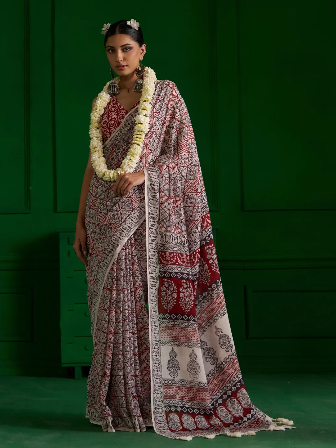 RED MONOCHROME BAGH PRINT SAREE