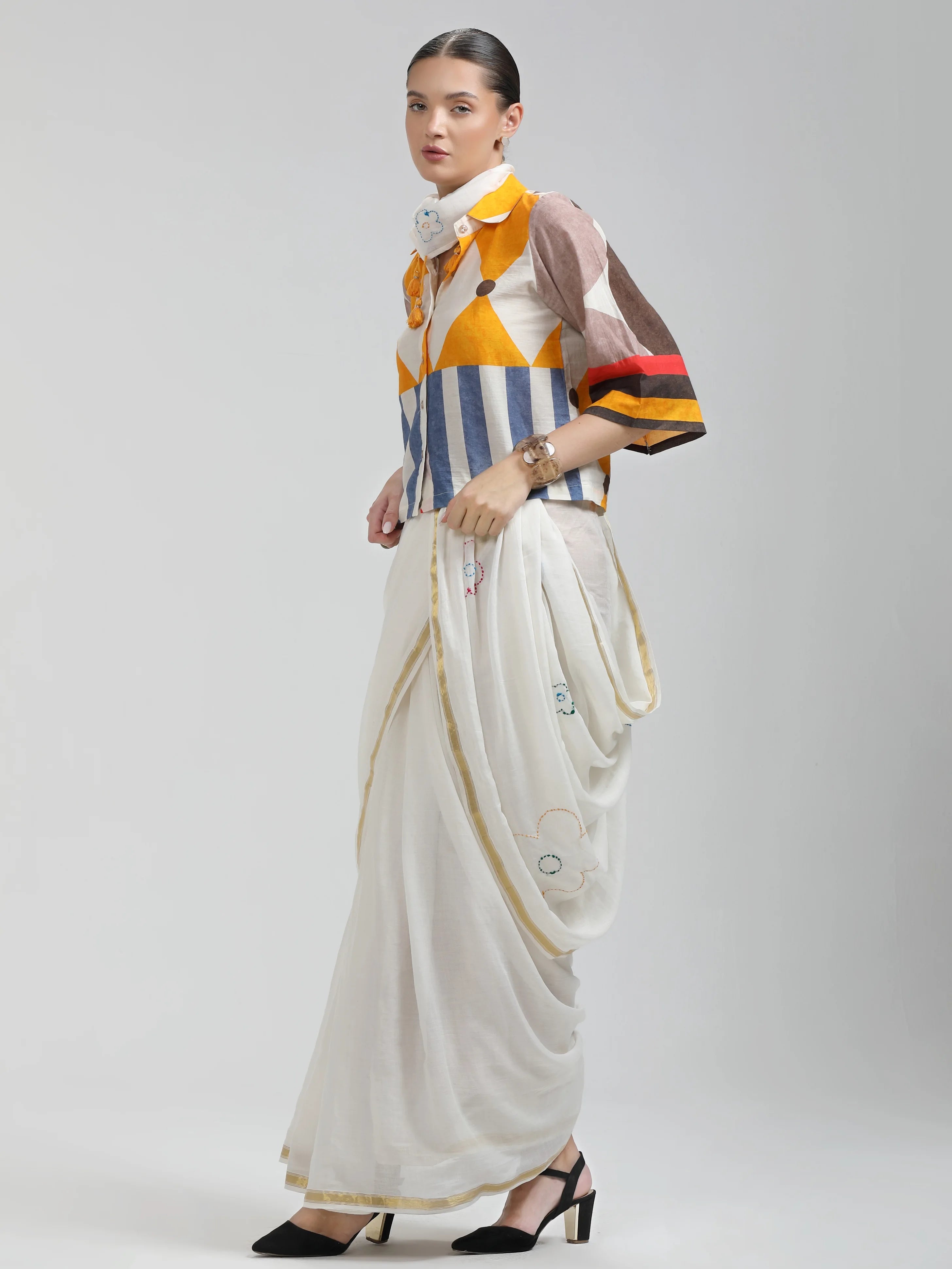 WHITE VISCOSE MUL LIVA THREAD WORK SAREES