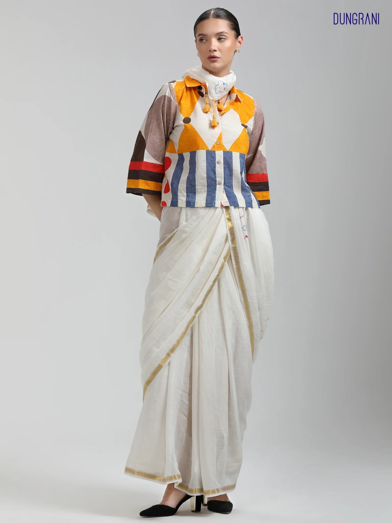 WHITE VISCOSE MUL LIVA THREAD WORK SAREES