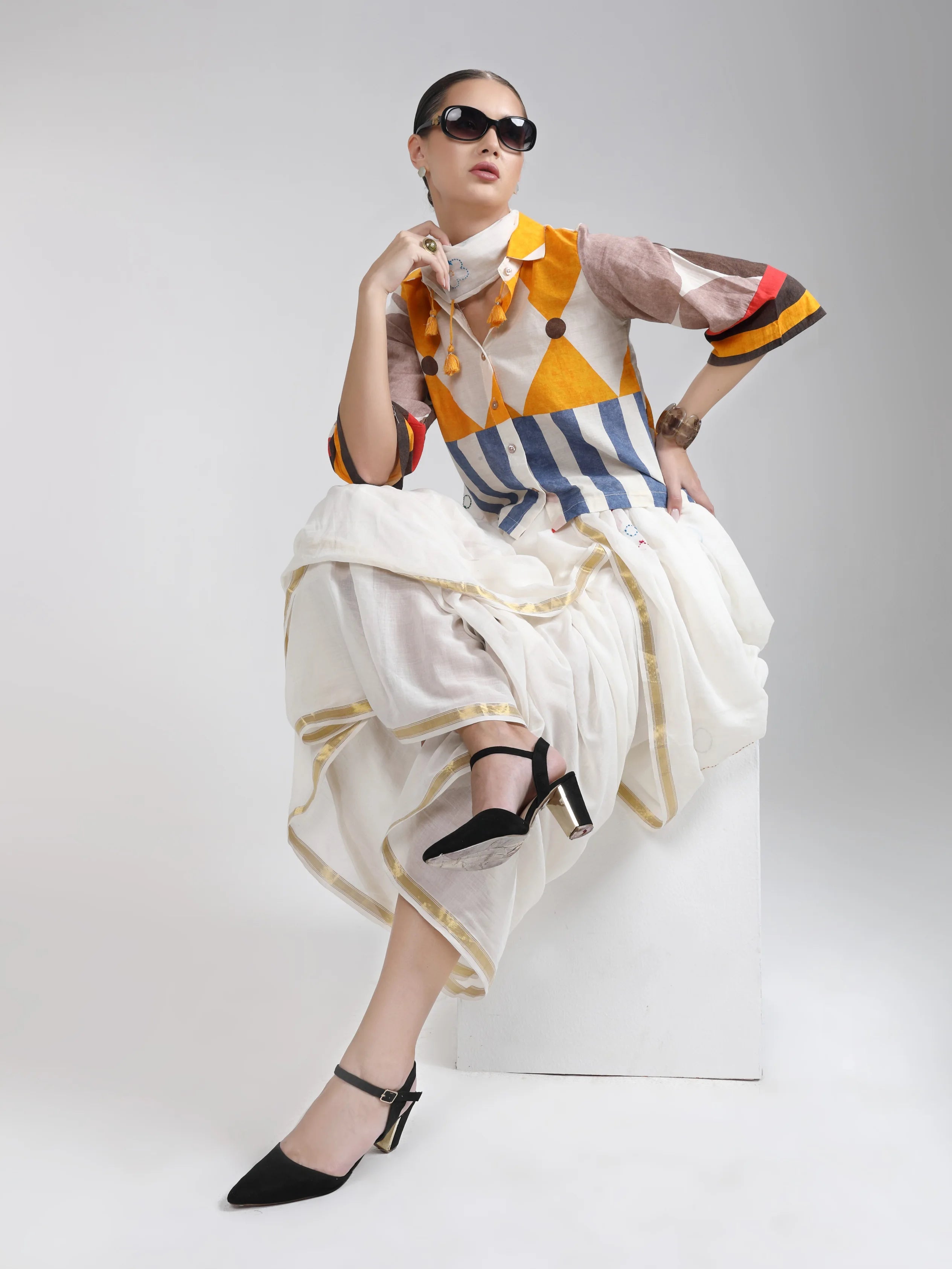 WHITE VISCOSE MUL LIVA THREAD WORK SAREES